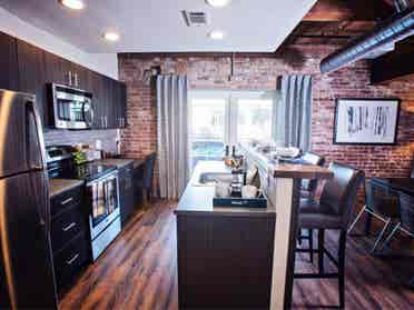 Looking for 2 roommates