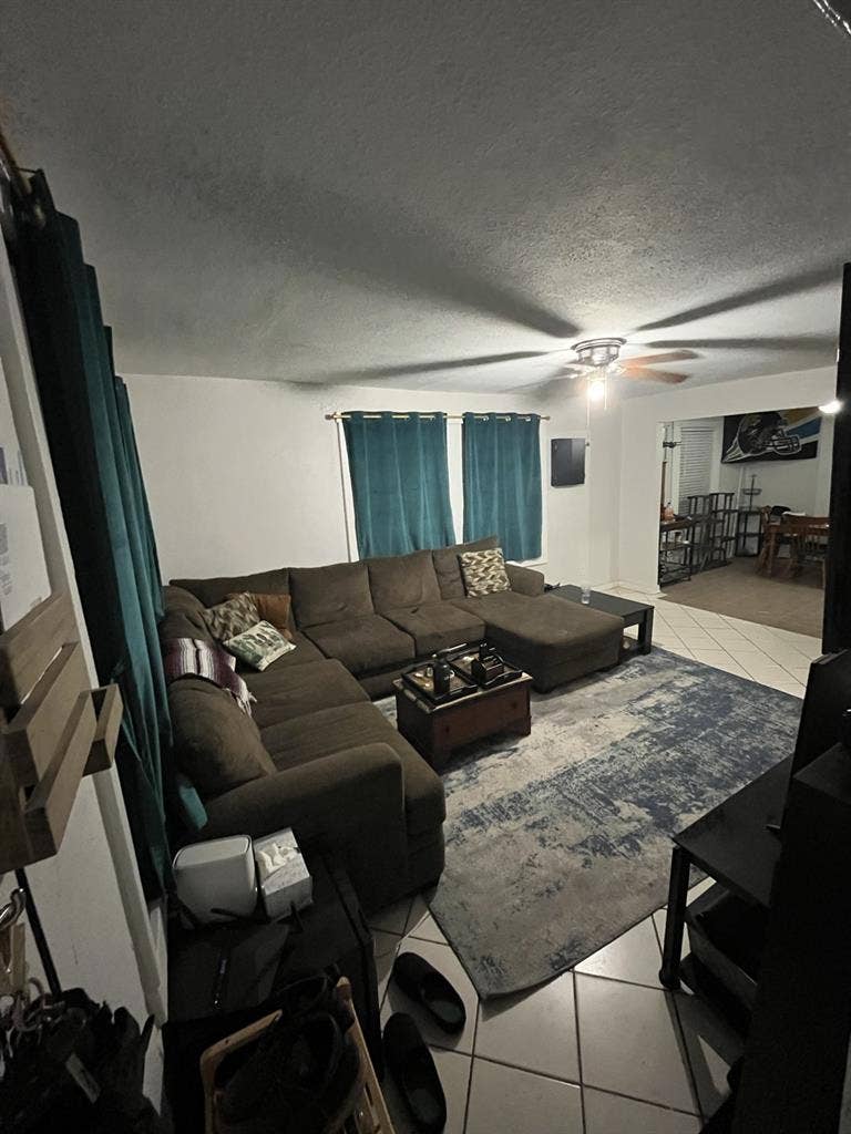 Room for rent in Riverside