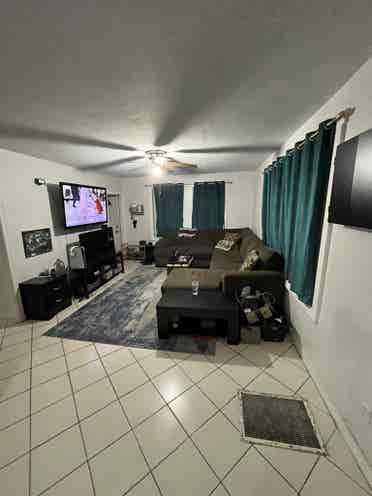 Room for rent in Riverside