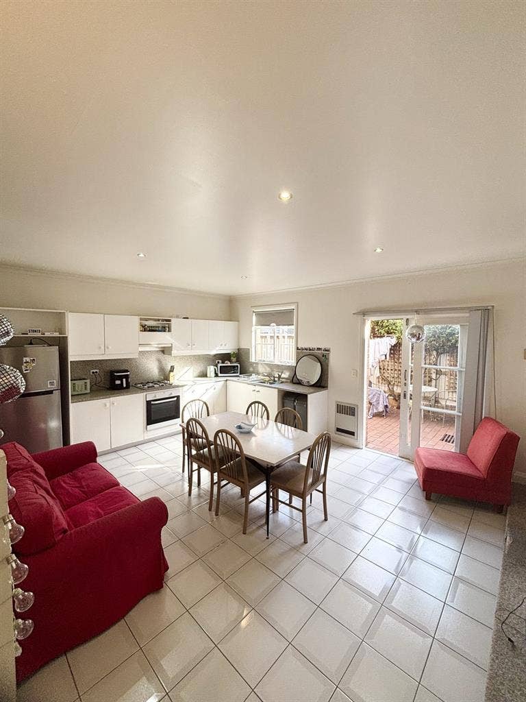 Rooms available-
4 Bed House Carlton