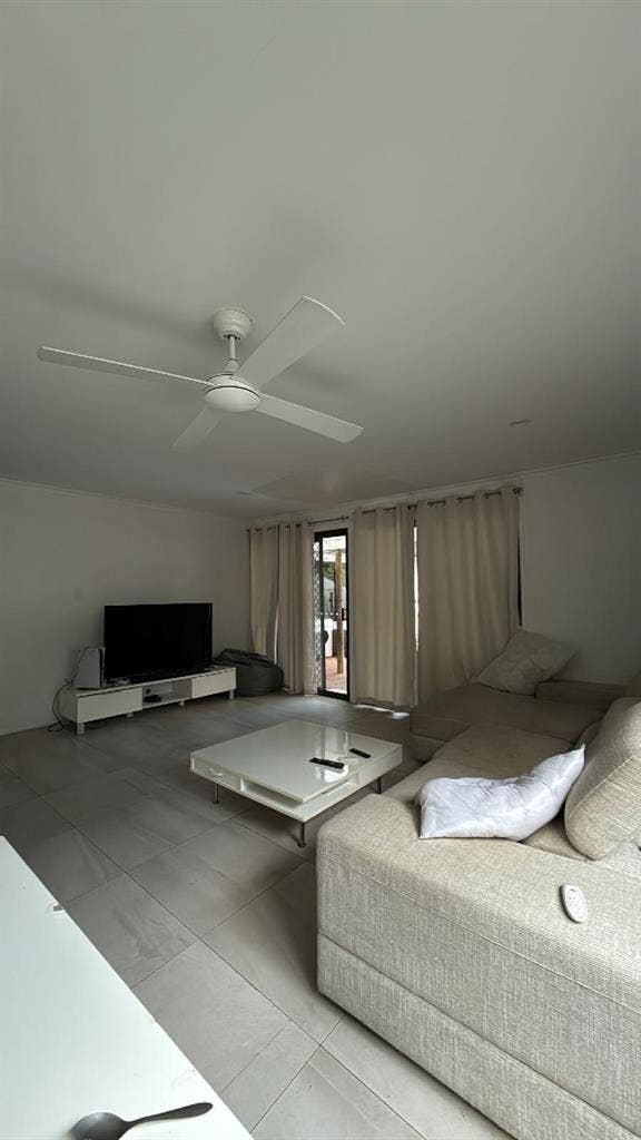 Room with queen size for couple
