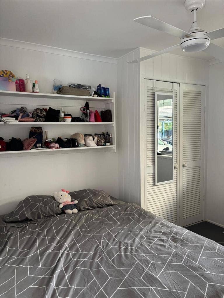 Room with queen size for couple