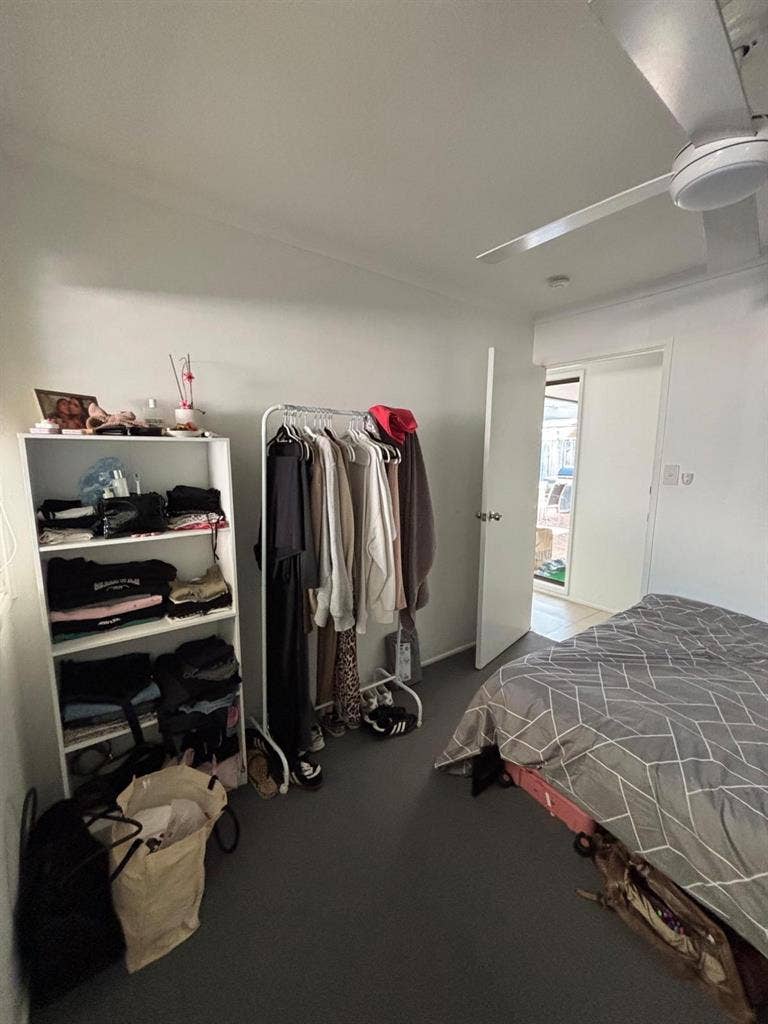 Room with queen size for couple