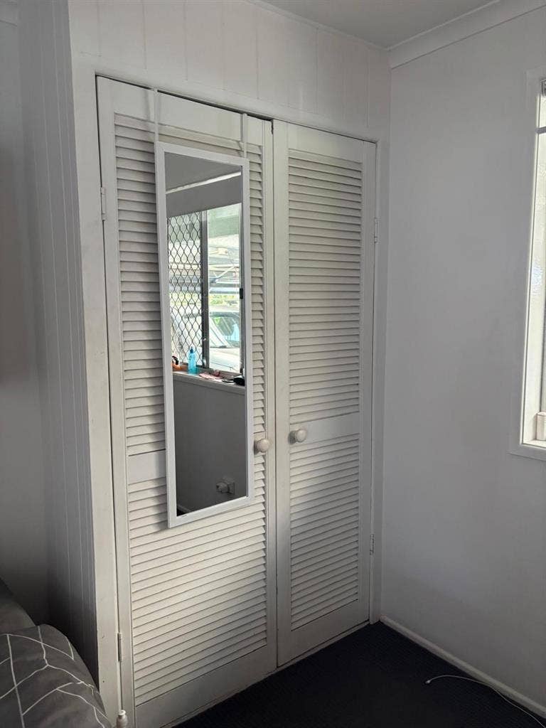 Room with queen size for couple