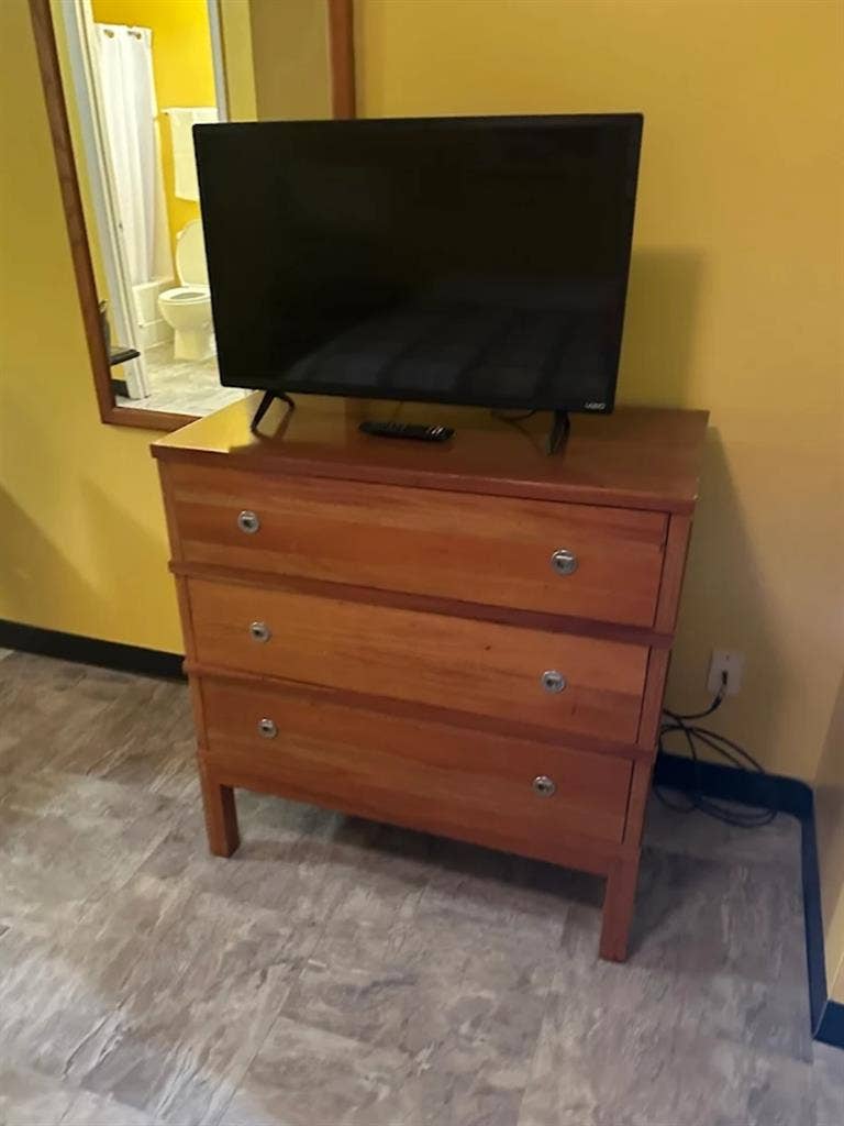 Free Housing Share w/ Single Female