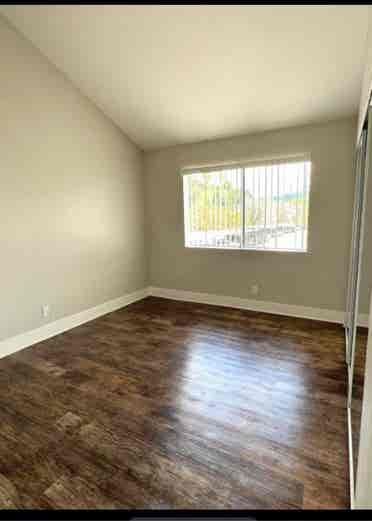Private room w/bath in Calabasas