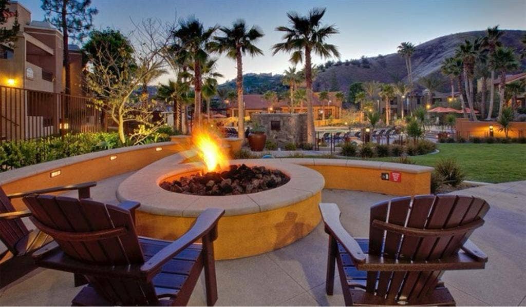Private room w/bath in Calabasas