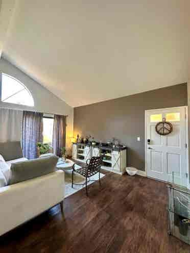 Private room w/bath in Calabasas