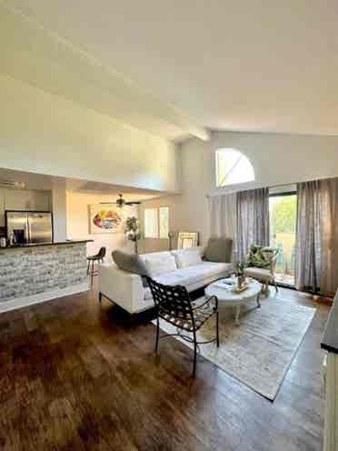 Private room w/bath in Calabasas