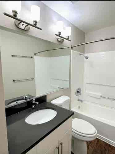 Private room w/bath in Calabasas