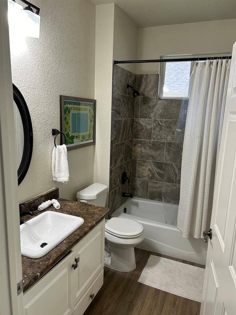 Peaceful Private Home -Bedroom/Bath