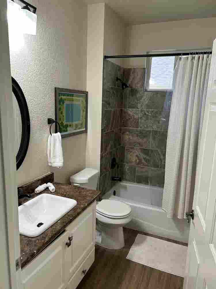 Peaceful Private Home -Bedroom/Bath