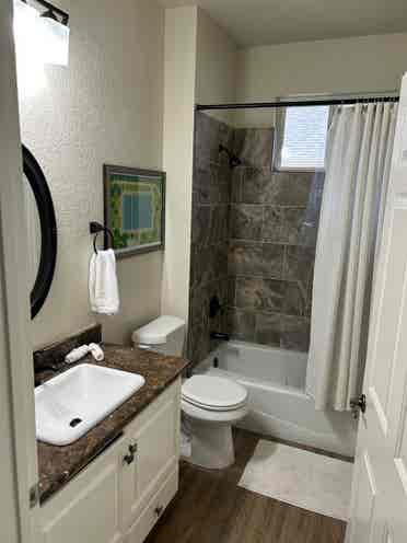 Peaceful Private Home -Bedroom/Bath