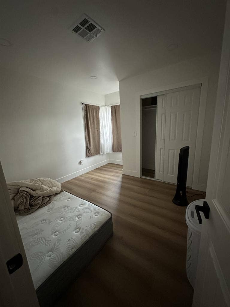 Room for rent in beautiful house
