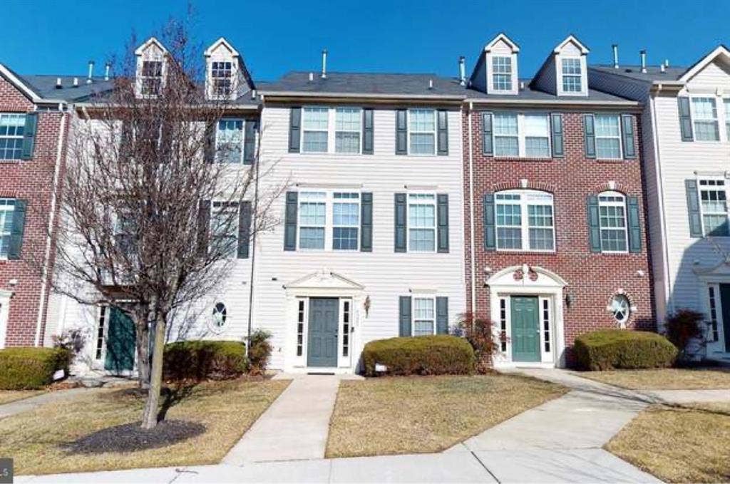 Looking for Female Roommate