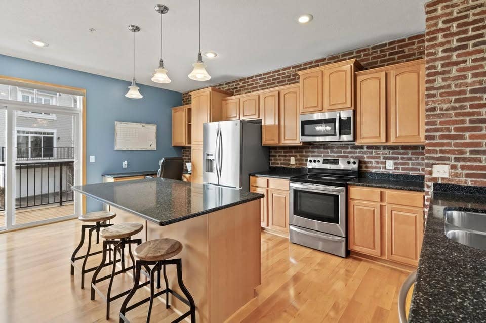 Roommate for Luxury House by Lake