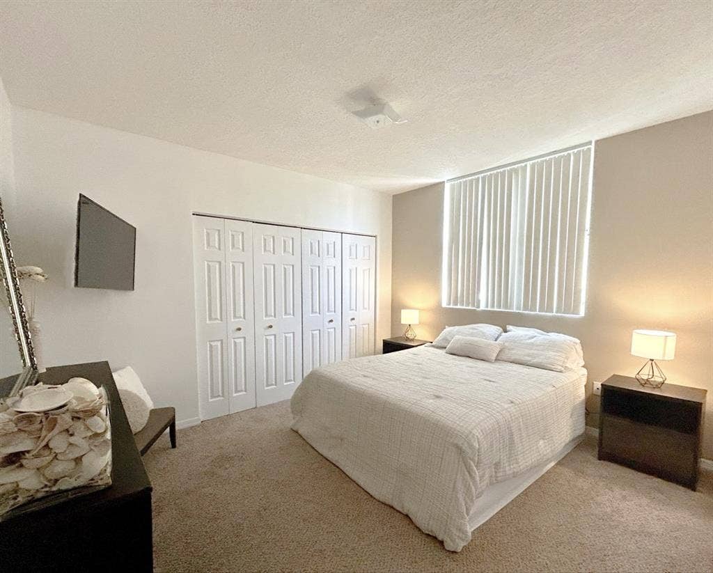 Room available in Edgewater