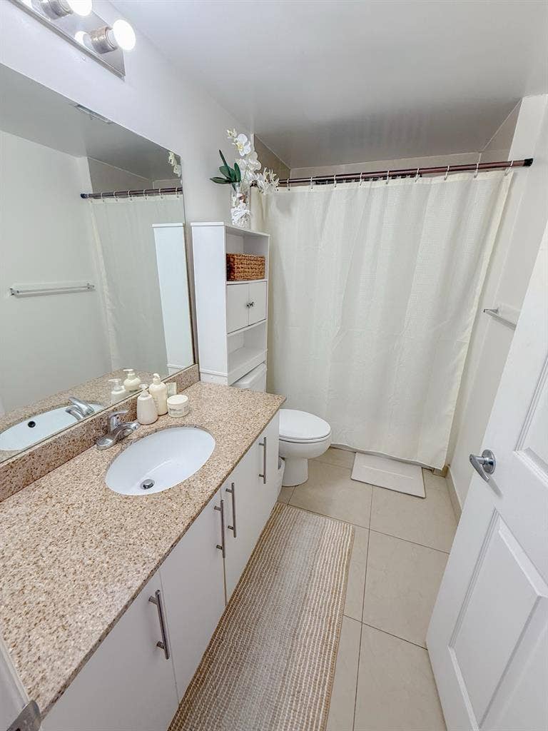Room available in Edgewater