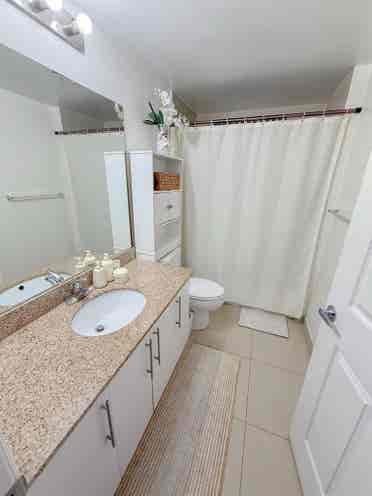 Room available in Edgewater
