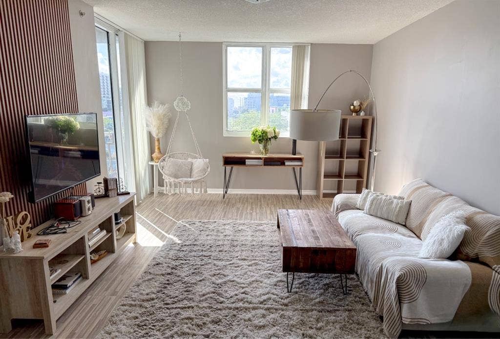 Room available in Edgewater