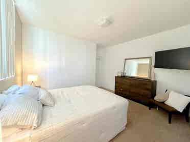Room available in Edgewater