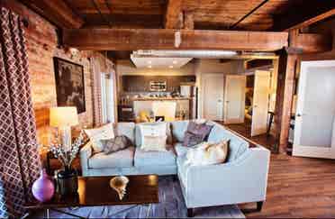 need 2 female roommates :)