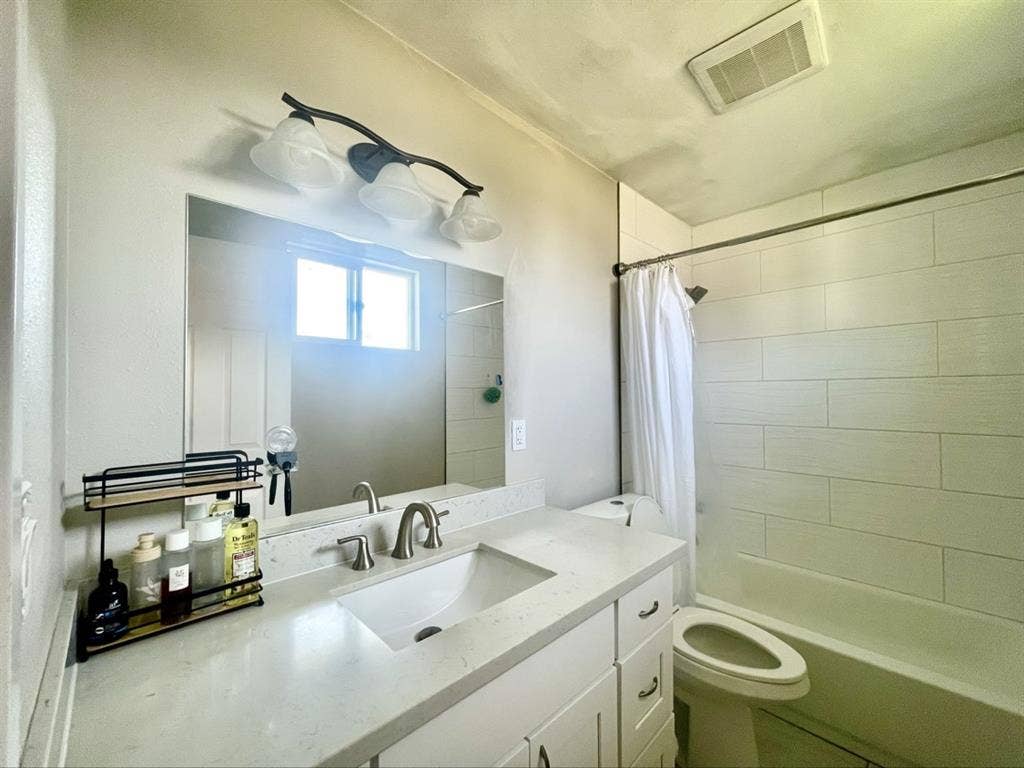 One Room Studio - Roomshare