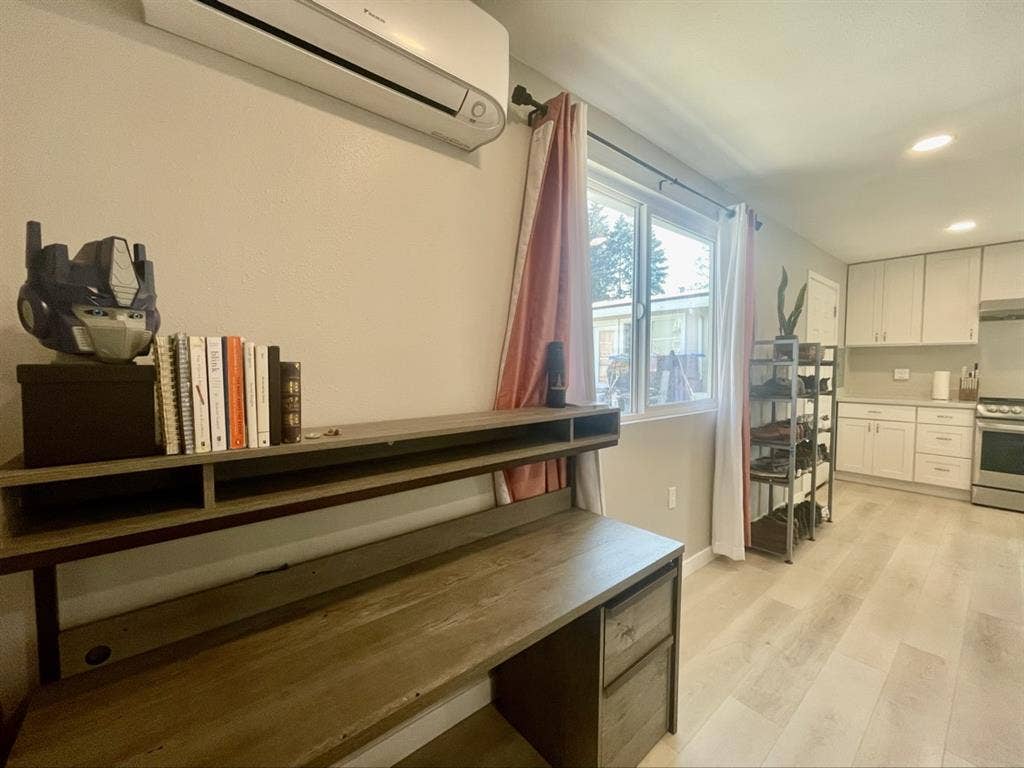 One Room Studio - Roomshare