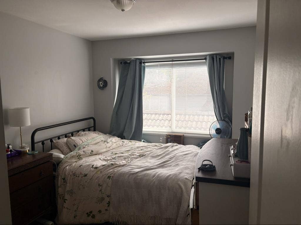 1 bedroom in a 4 bedroom house
