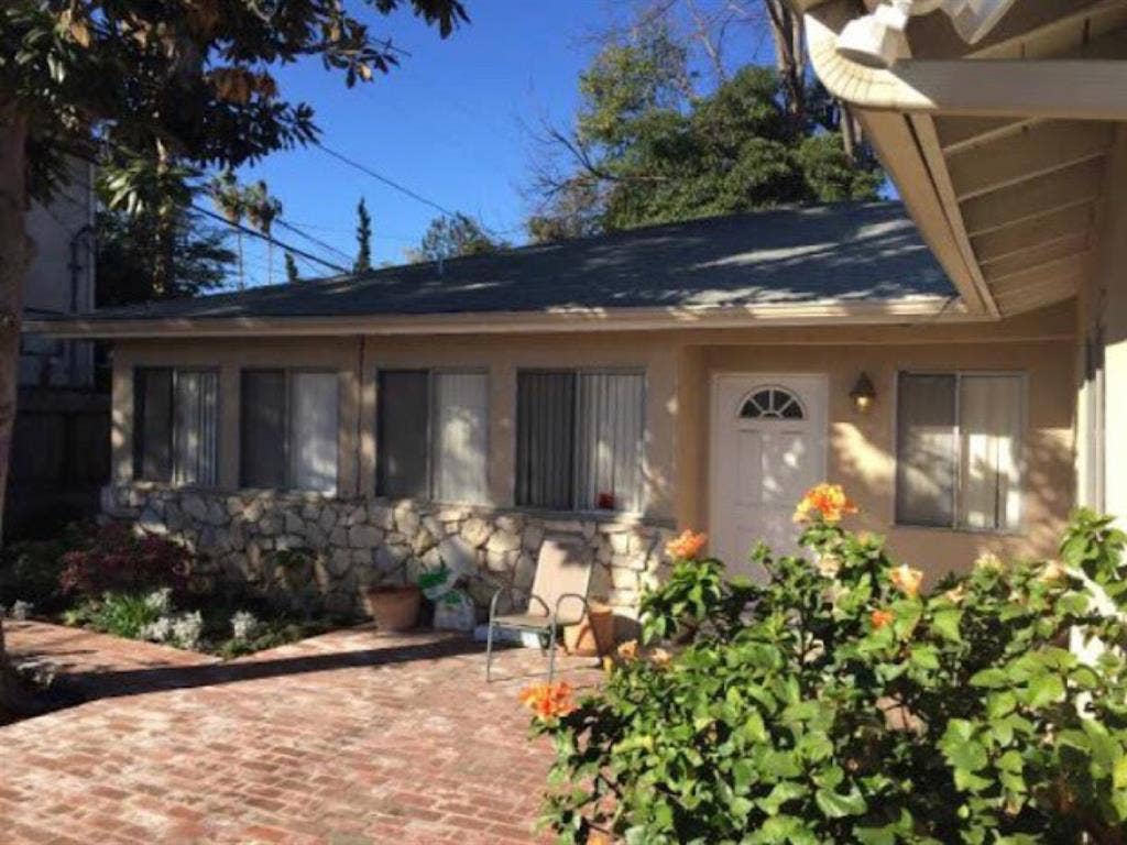 Large Room w Private Bath Avail NOW