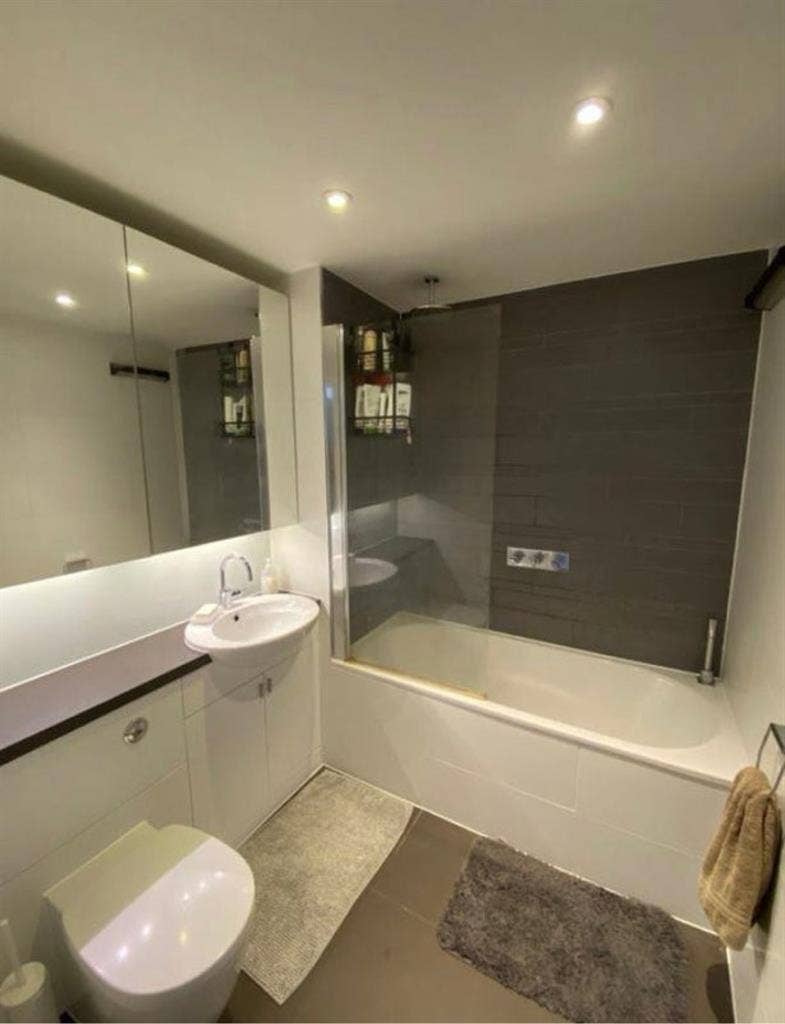 Double bedroom with scenic views