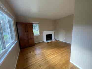 Room for rent near 
Reservoir