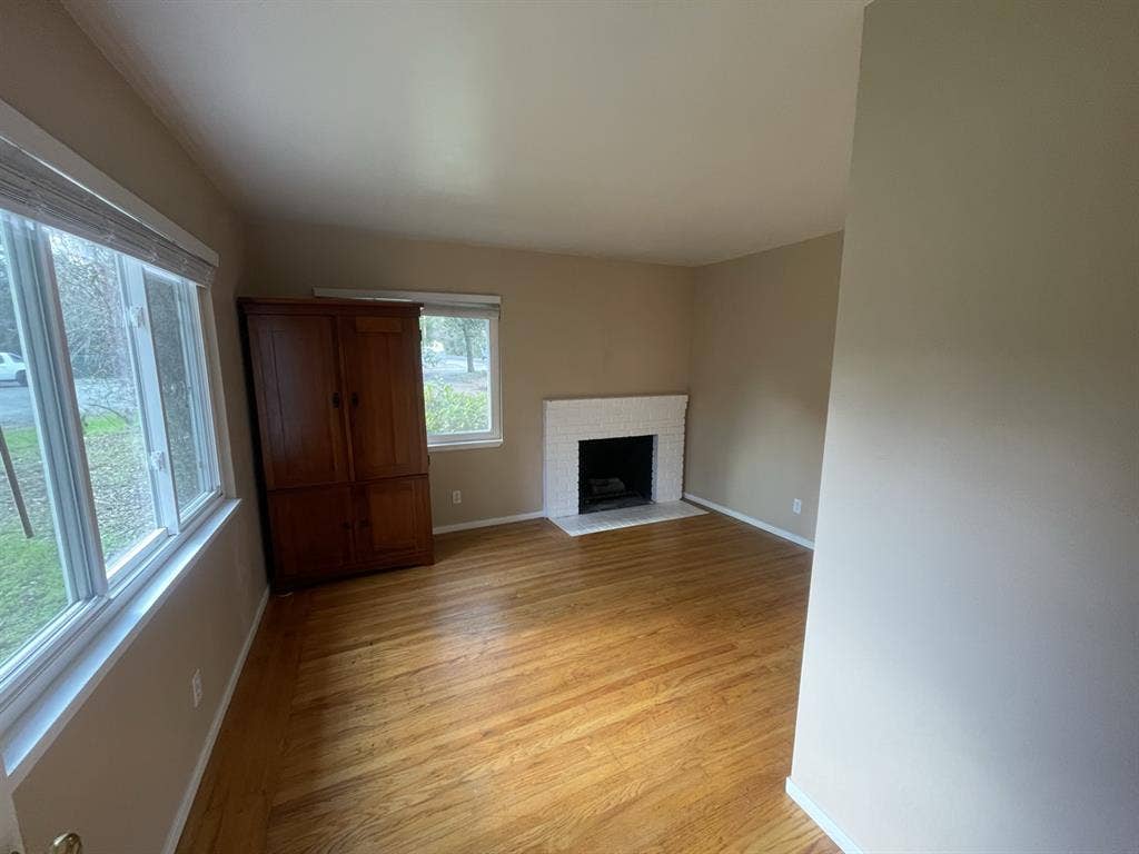 Room for rent near
Reservoir