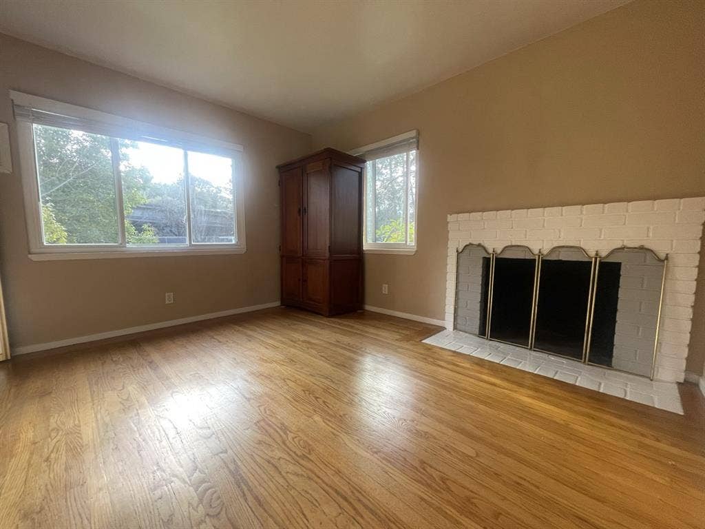 Room for rent near
Reservoir