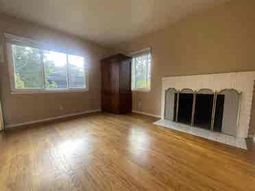 Room for rent near 
Reservoir