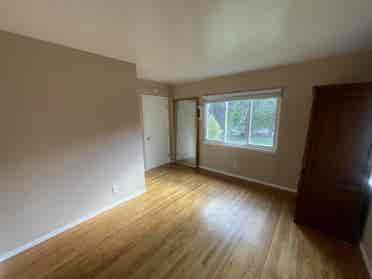 Room for rent near 
Reservoir