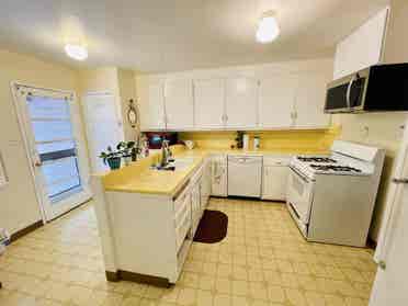 Room for rent near 
Reservoir