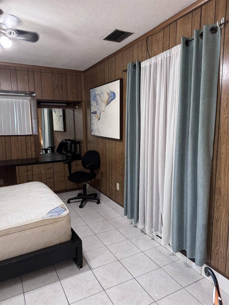 Beautiful Room in Hollywood