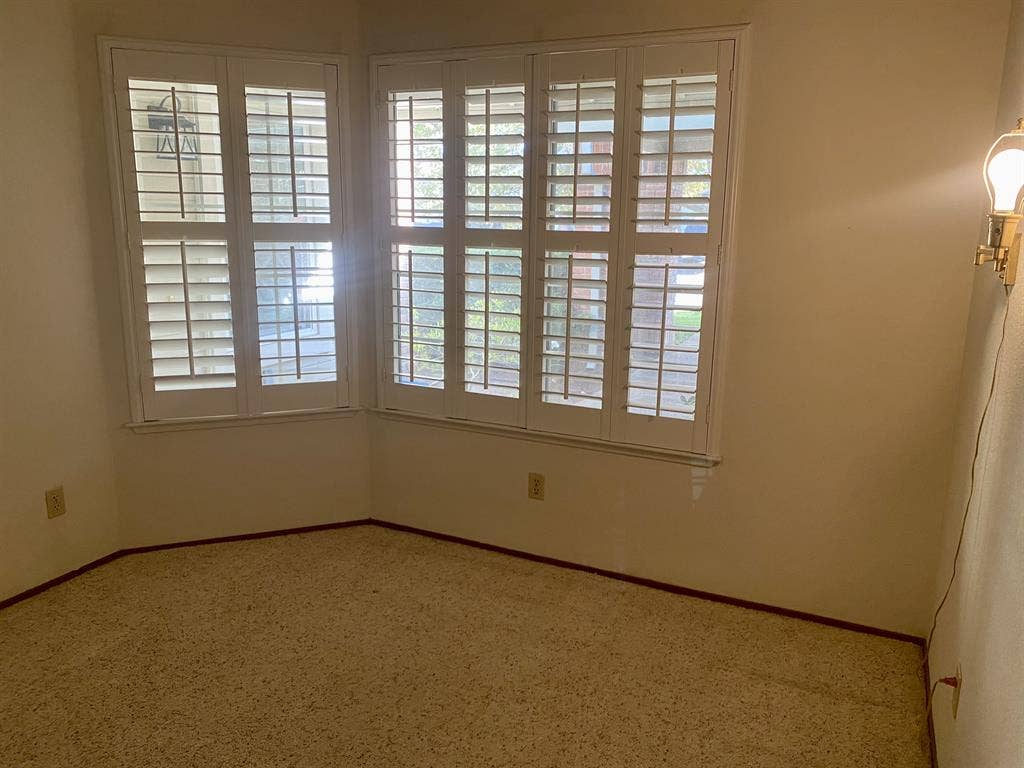 Looking for female housemate