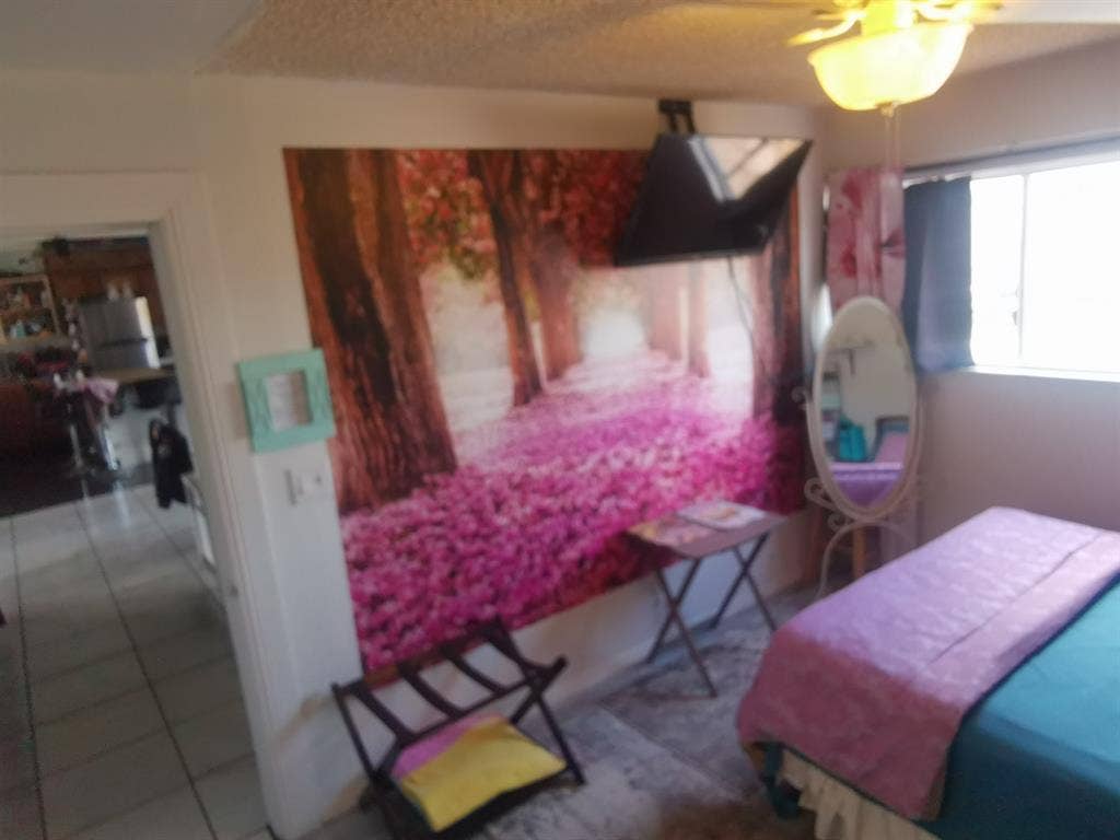 Cozy room with ensuit bathroom.