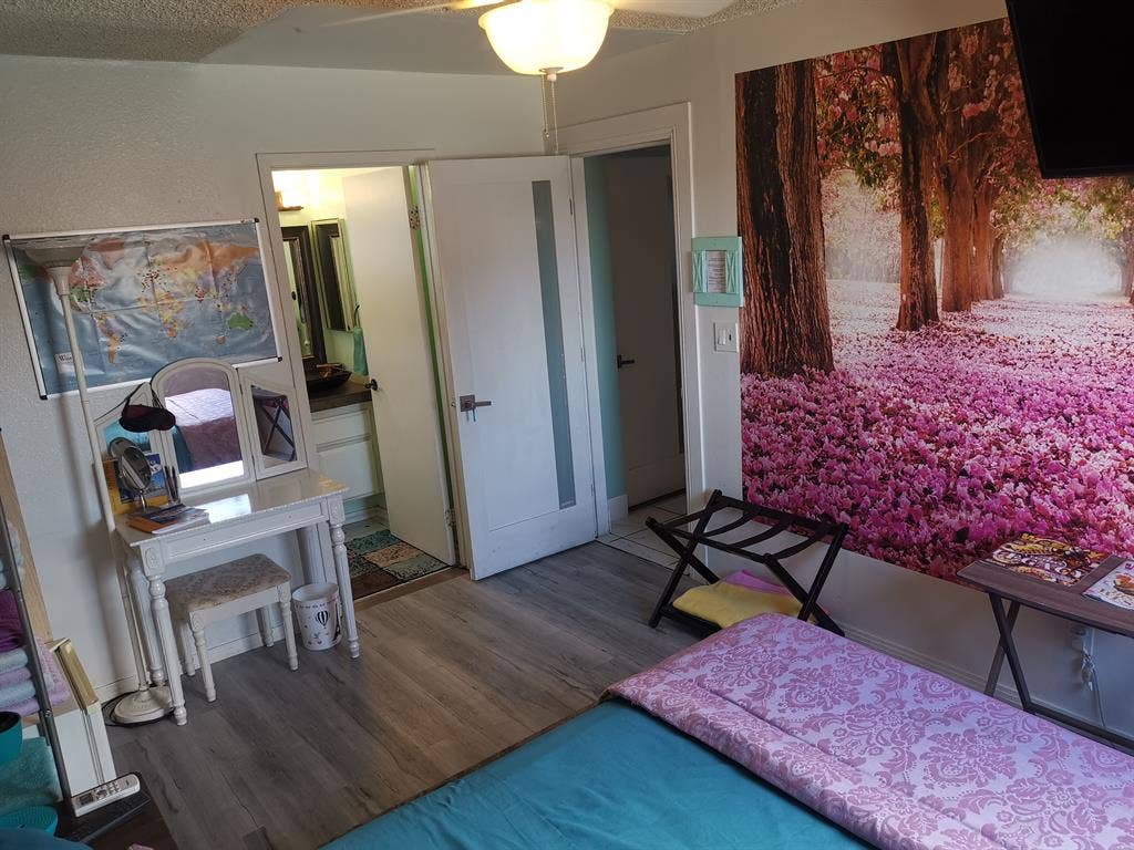 Cozy room with ensuit bathroom.