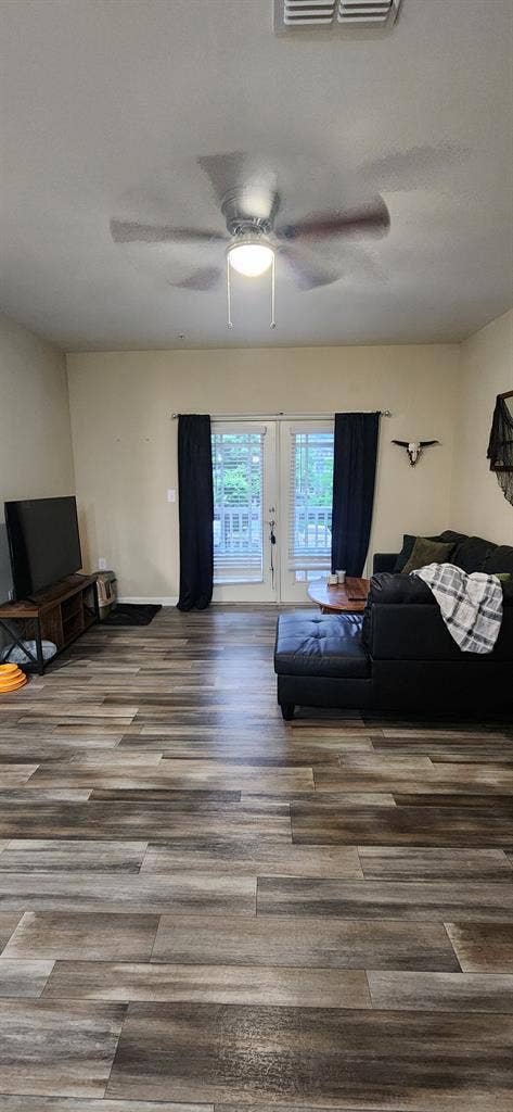 Looking for a Female Roommate