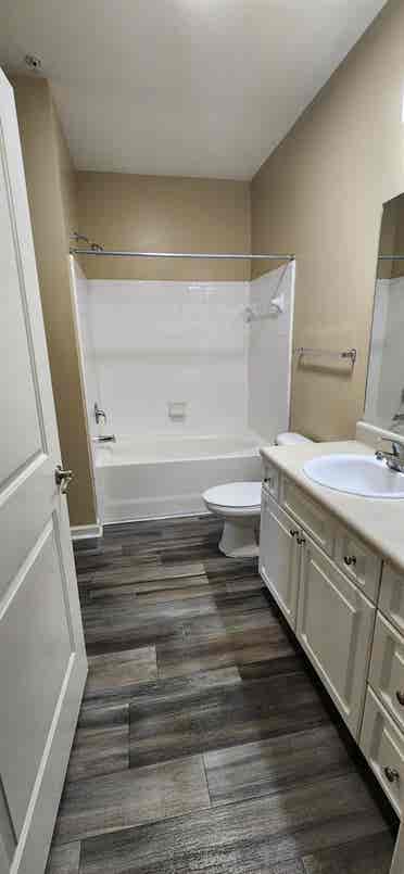 Looking for a Female Roommate