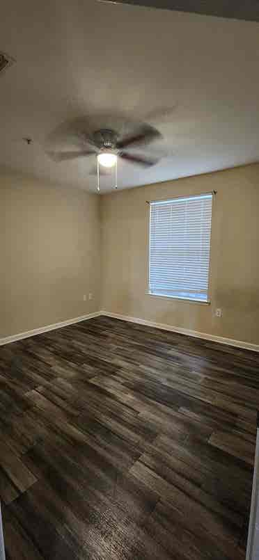 Looking for a Female Roommate