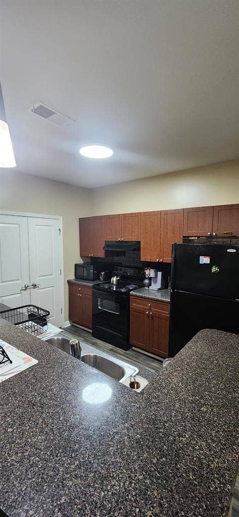 Looking for a Female Roommate