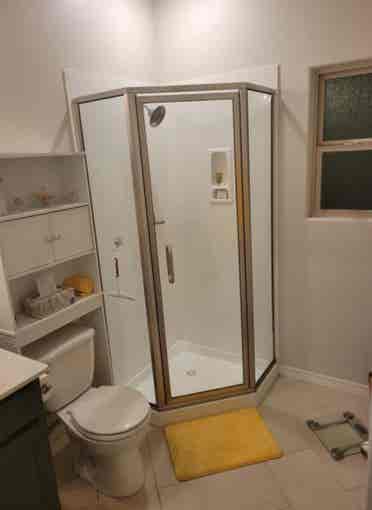 ALL BILLS PAIDPrivate room and bath
