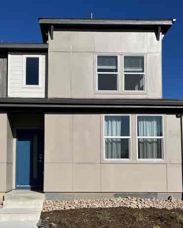 3BR Townhome Near DIA – $/mo