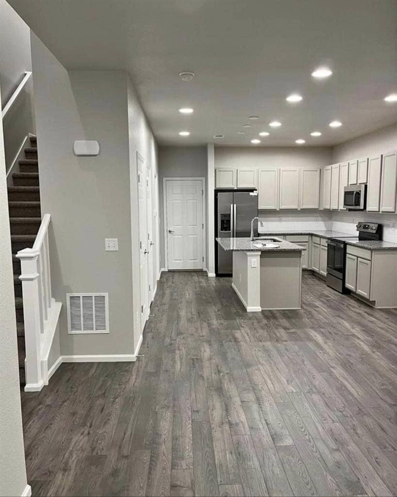 3BR Townhome Near DIA – $/mo