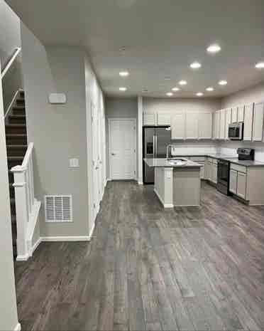 3BR Townhome Near DIA – $/mo