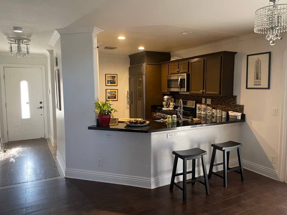 Furn rm w/extra room & private ba